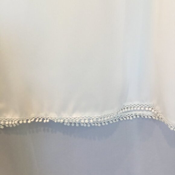 Charming Charlie Blouse Back Wrap Closure White Embroidered Lace Trimmed Medium - Picture 7 of 9